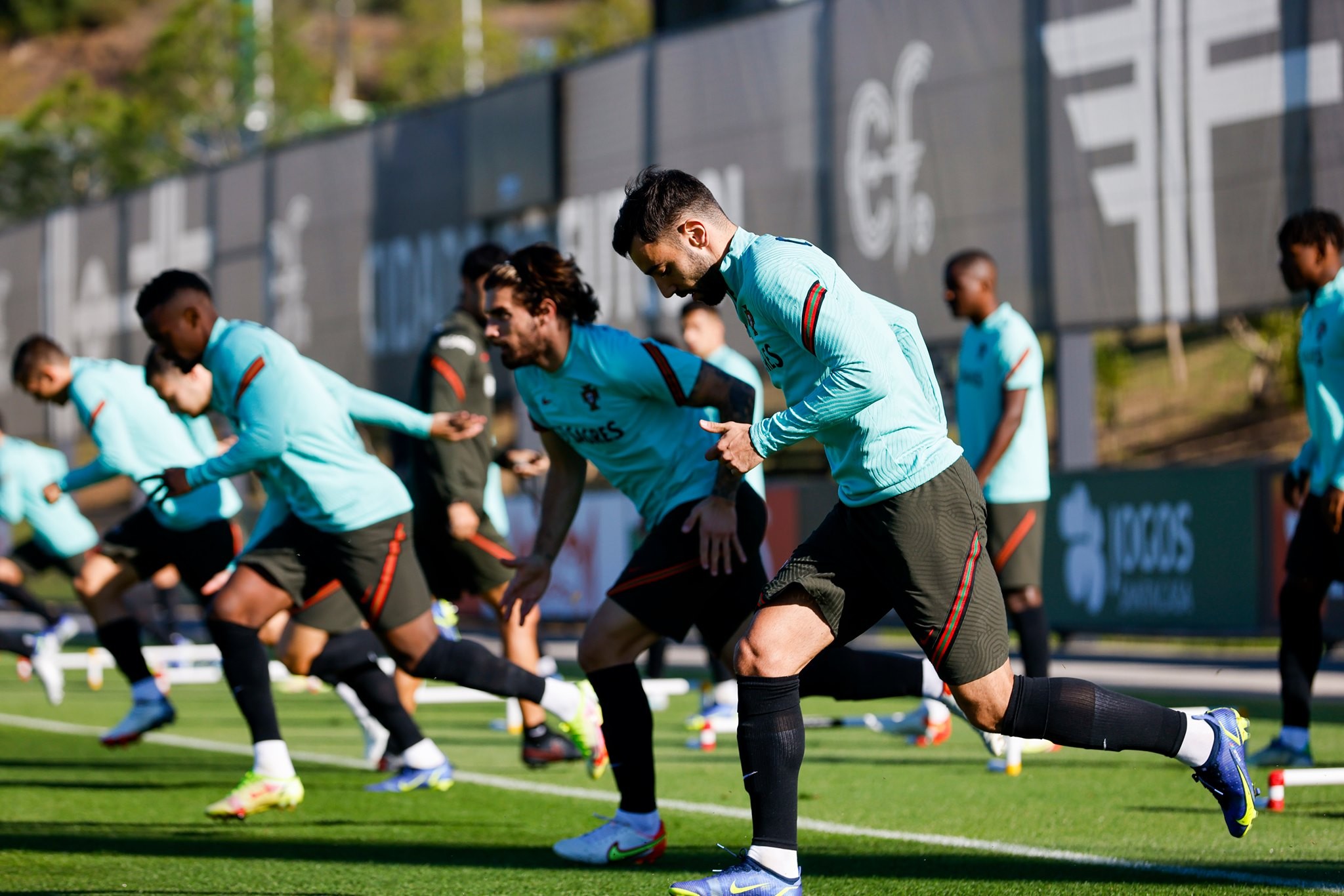 Gạt sầu ở OTF, Ronaldo hướng tới cột mốc khủng - Bóng Đá