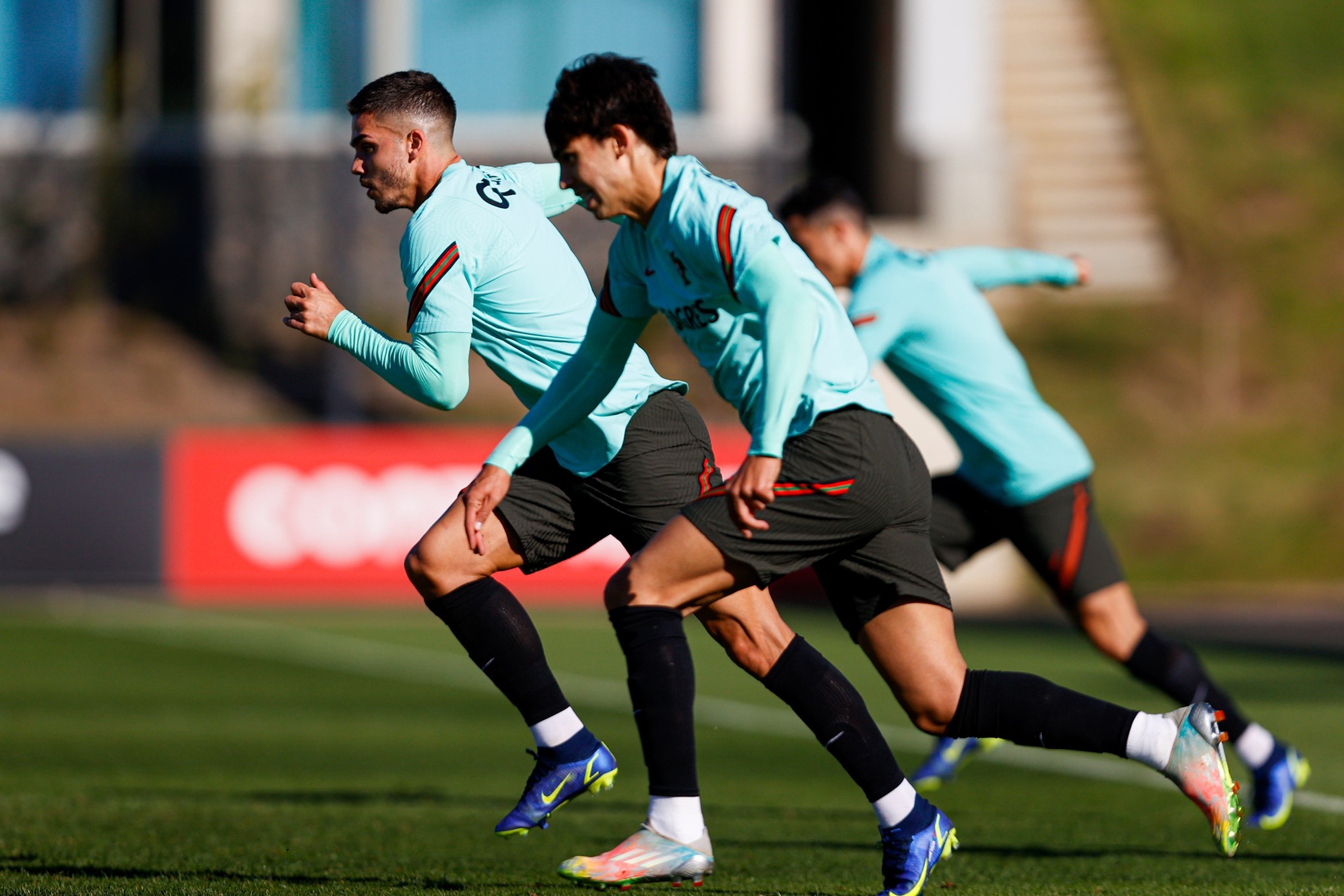 Gạt sầu ở OTF, Ronaldo hướng tới cột mốc khủng - Bóng Đá