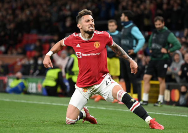 Telles nã volley đẹp mắt trong ngày Man Utd lội ngược dòng trước Villarreal - Bóng Đá