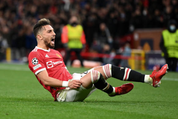 Telles nã volley đẹp mắt trong ngày Man Utd lội ngược dòng trước Villarreal - Bóng Đá