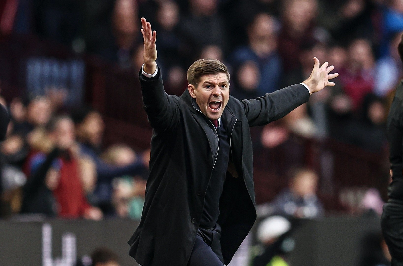 Steven Gerrard ăn mừng cảm xúc ngày ra mắt Premier League - Bóng Đá