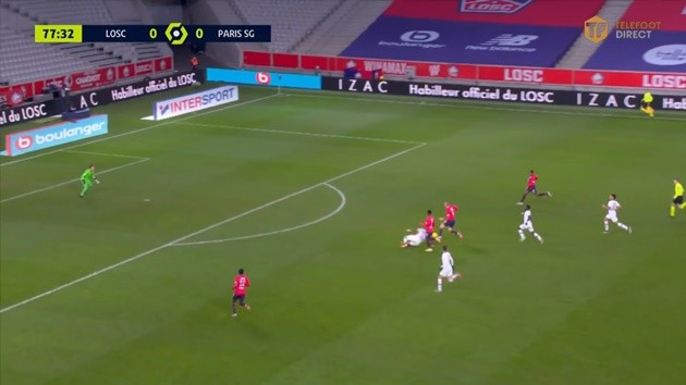 Kimpembe có pha tackle dính bóng ấn tượng - Bóng Đá