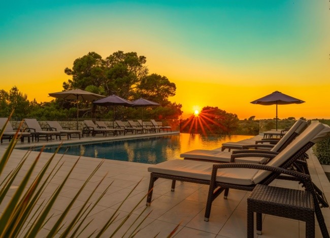 Inside Lovren amazing £400-a-night hotel with spectacular pool bar just yards from the beach - Bóng Đá