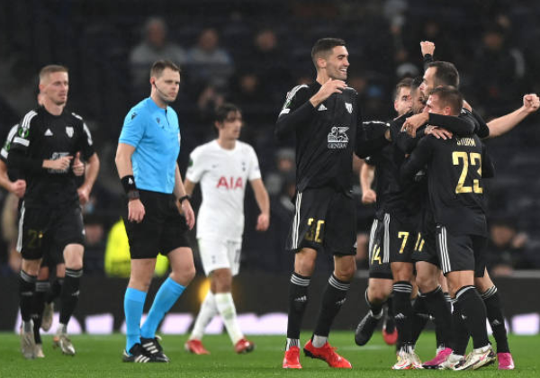 Kane nã hat-trick trong ngày Tottenham vùi dập đại diện đến từ Slovenia - Bóng Đá