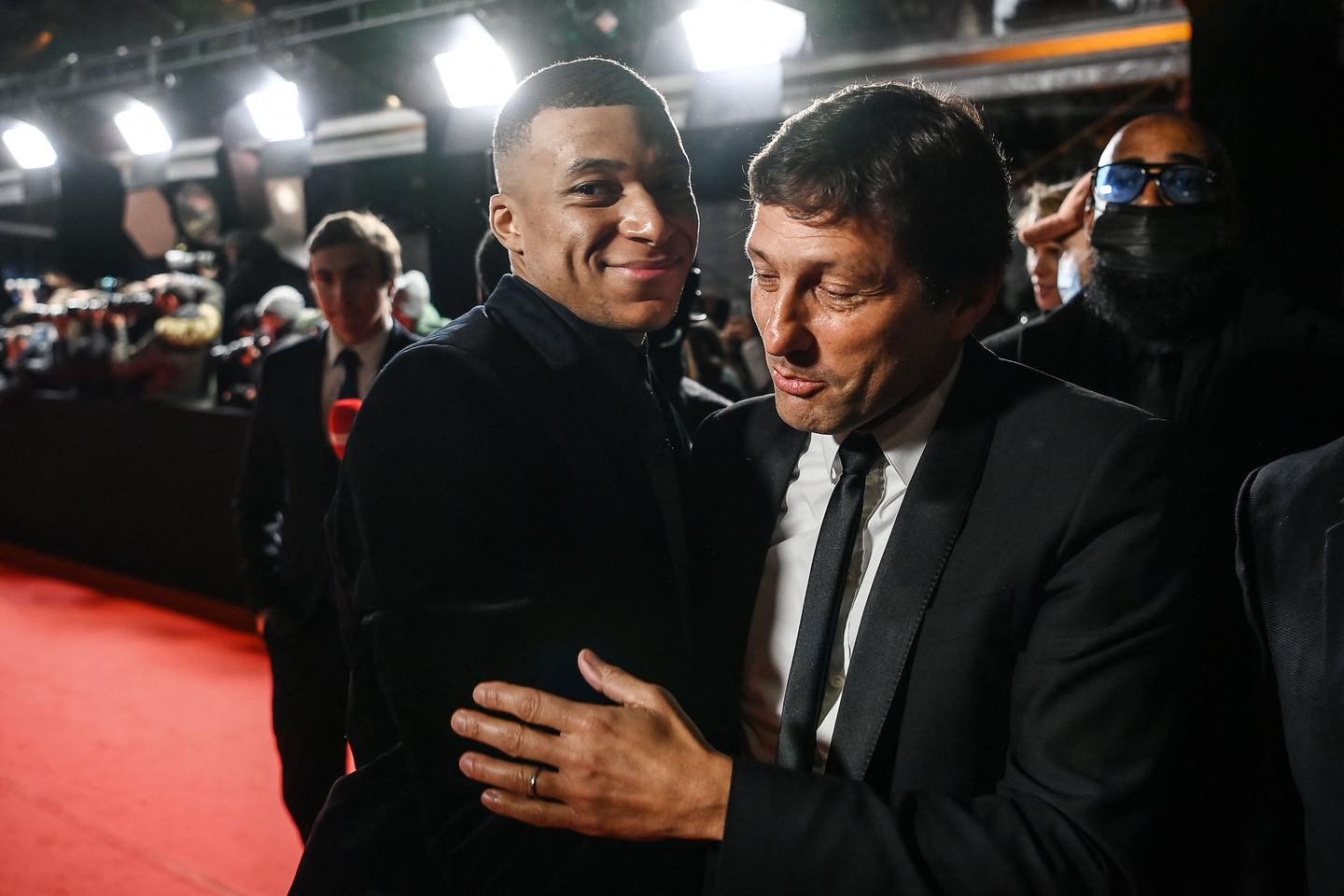 PSG đụng độ Real Madrid, sếp lớn lên tiếng về tương lai Mbappe - Bóng Đá