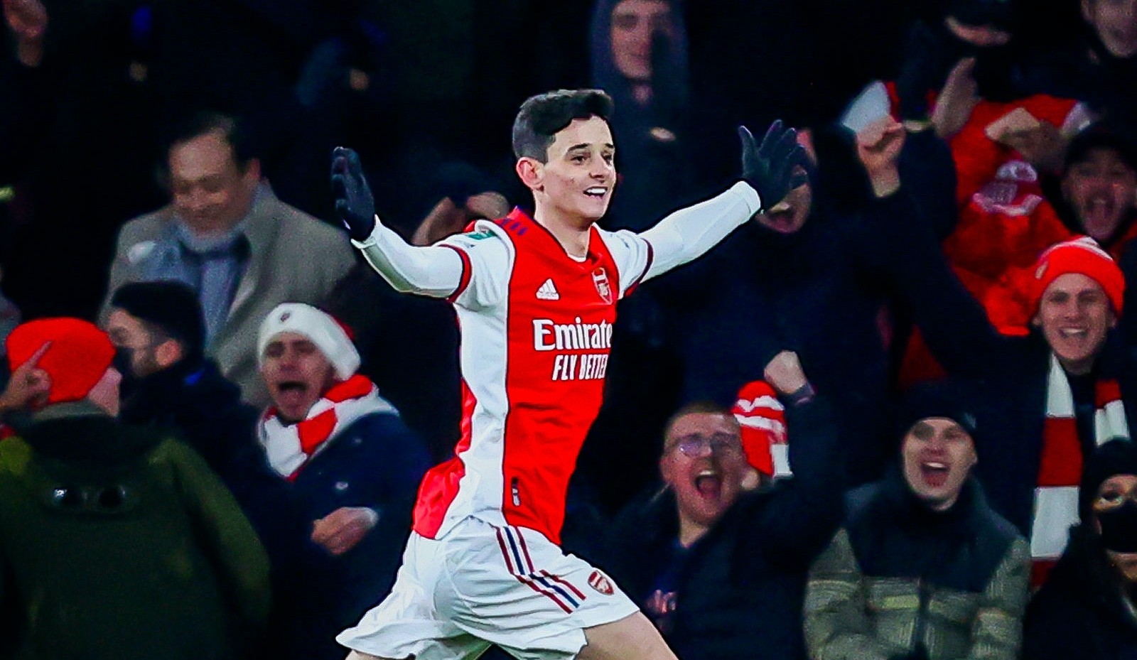 Ghi bàn trận ra mắt, sao Arsenal 18 tuổi từng làm bẽ mặt Phil Jones - Bóng Đá