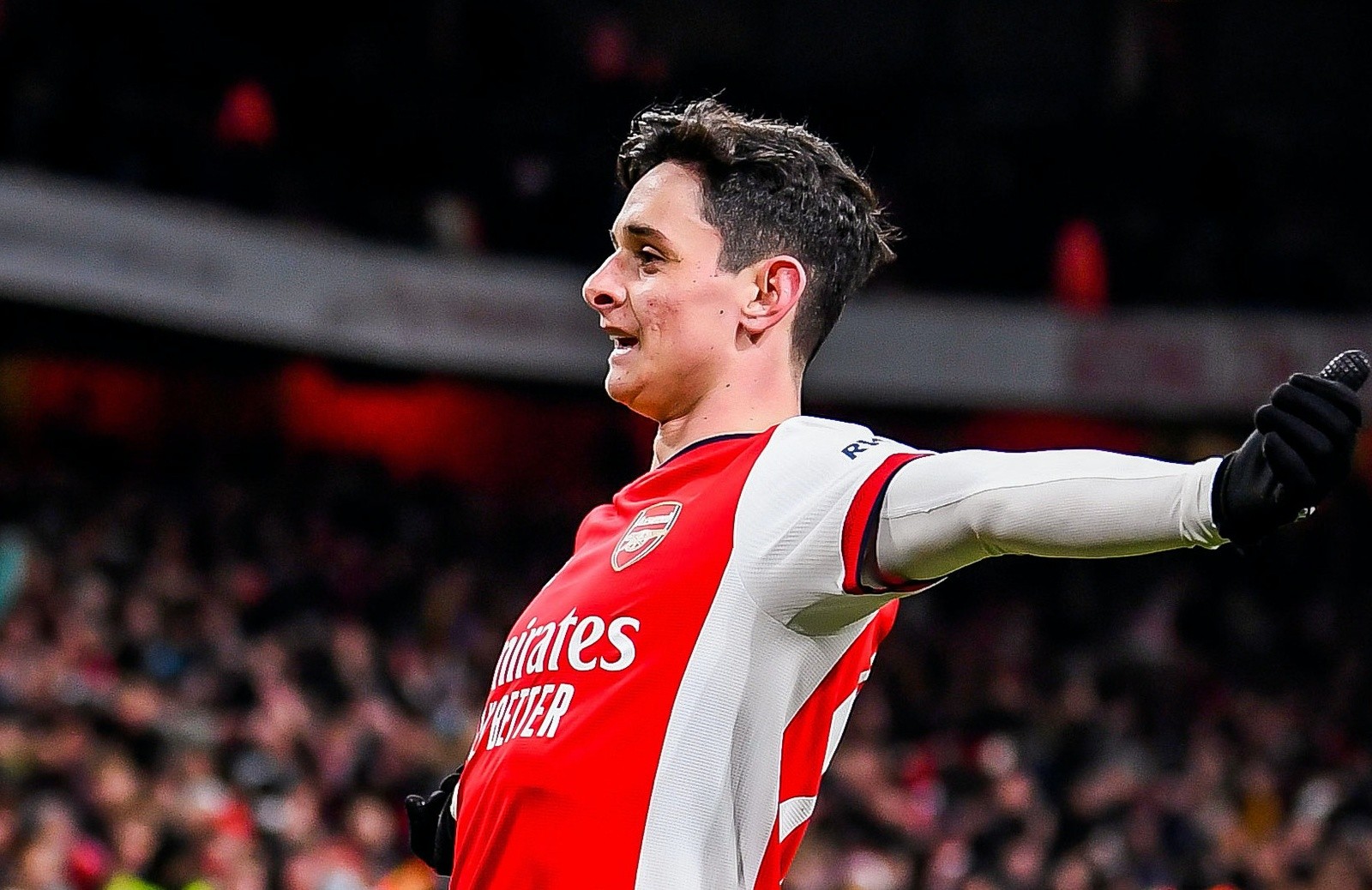 Ghi bàn trận ra mắt, sao Arsenal 18 tuổi từng làm bẽ mặt Phil Jones - Bóng Đá