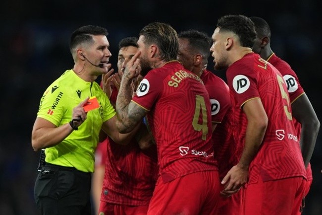 Sergio Ramos gets TWO red cards for lunge - Bóng Đá