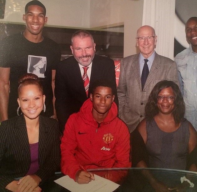 Marcus Rashford poses for touching family snaps in ‘This Is Home’ shoot after signing new £325k Man Utd contract - Bóng Đá