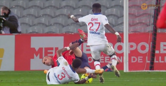 Kimpembe có pha tackle dính bóng ấn tượng - Bóng Đá