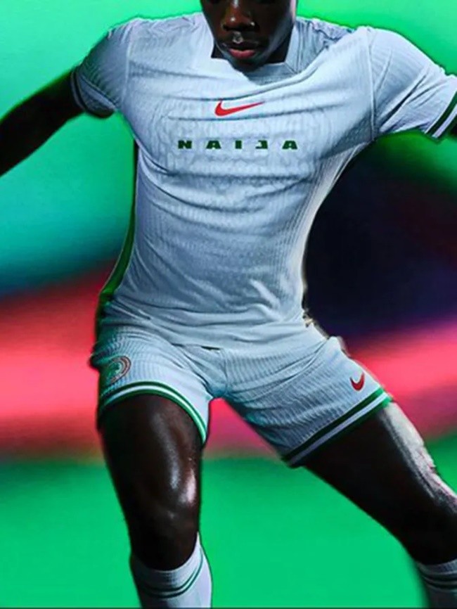 Các ĐTQG thay nhau trình làng mẫu áo đấu 2024 - Bóng Đá