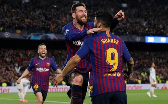 Lionel Messi and wife Antonela hang out with former Barcelona team-mates and glamorous Hollywood legend - Bóng Đá