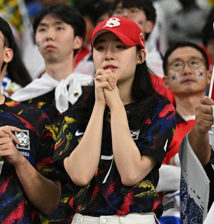CĐV Hàn Quốc khóc nức nở khi thua Ghana - Bóng Đá