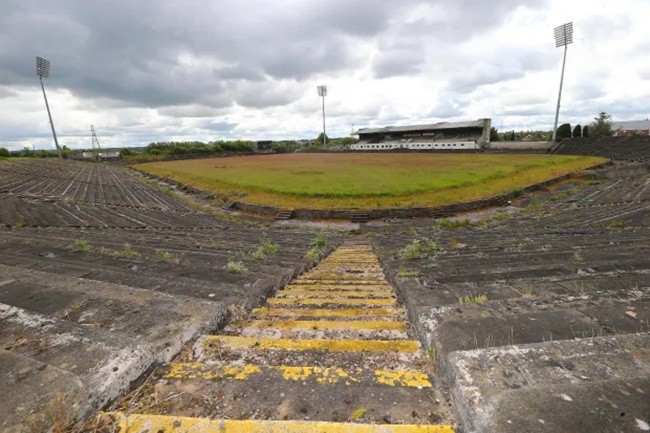 Inside the abandoned stadium in disrepair and covered in weeds which is amazingly set to host Euro 2028 games - Bóng Đá