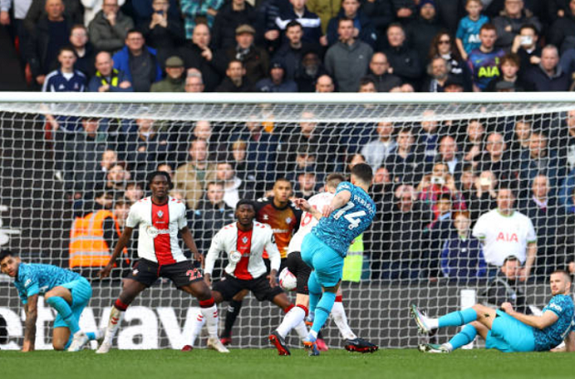 Hòa như thua trước Southampton, ghế Conte chỉ còn 