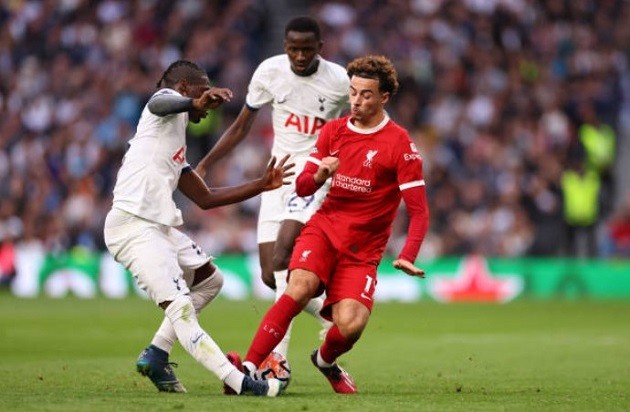 5 điểm nhấn Tottenham 2-1 Liverpool: 9 chống 11; Trọng tài phá nát trận đấu - Bóng Đá