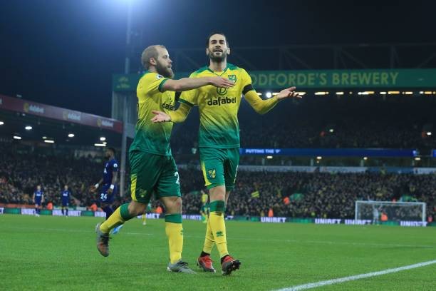 Sống dậy nhờ 'bóng chết', Tottenham thoát thua nghẹt thở trên sân khách - Bóng Đá