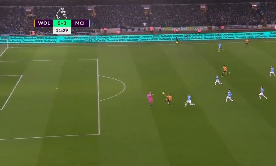 Ai mắc lỗi trong pha bóng Ederson Moraes nhận thẻ đỏ? - Bóng Đá