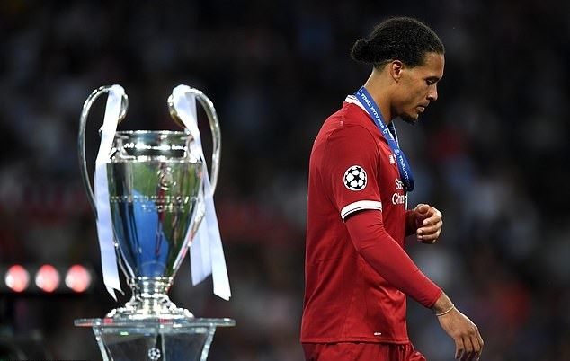 Liv phơi áo - Bóng Đá