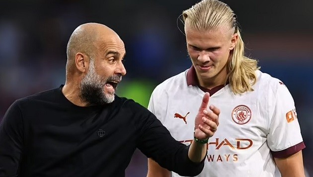 Gary Neville claims Sir Alex Ferguson 'would NEVER have done that on the pitch' after Man City boss Pep Guardiola remonstrated with Erling Haaland - Bóng Đá