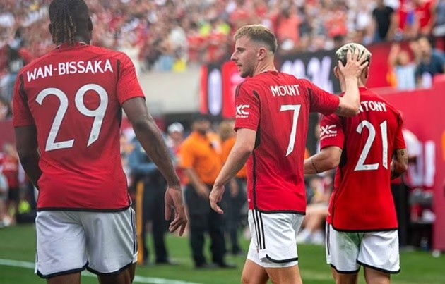 K.V. KORTRIJK WANT ARSENAL RIGHT-BACK RYAN ALEBIOSU - Bóng Đá