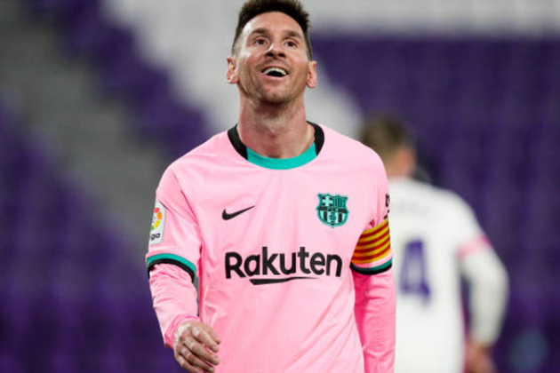 Messi lắc đầu ngao ngán rời Camp Nou - Bóng Đá