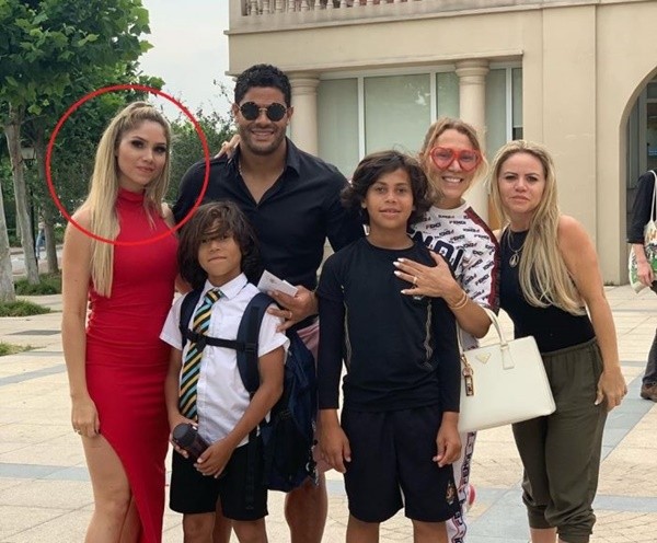 Glamorous World Cup fans face jail in Qatar if they show shoulders or midriffs in skimpy outfits - Bóng Đá