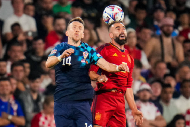 Balotelli sánh vai bên người đẹp bí ẩn - Bóng Đá