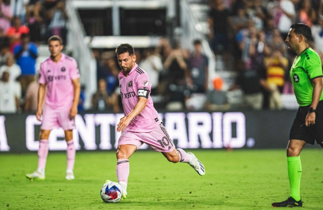  Kim Kardashian bay hơn 4000 dặm để xem Ronaldo - Bóng Đá