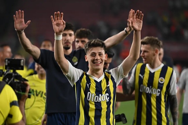 Section of Man Utd squad disagree with Erik ten Hag’s decision to banish Jadon Sancho from squad - Bóng Đá