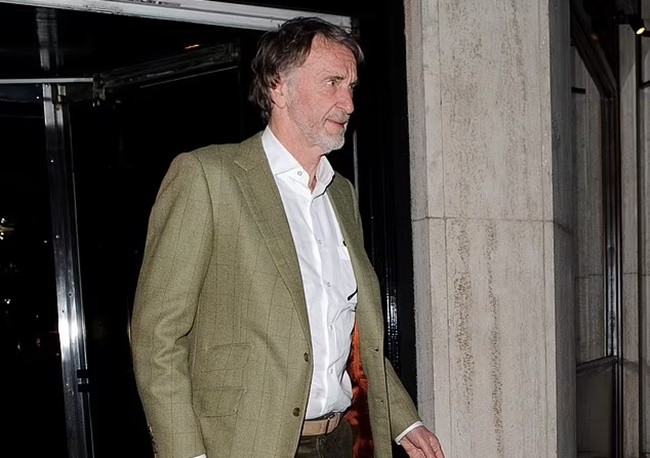 Sir Jim Ratcliffe dines out in lavish Mayfair restaurant - Bóng Đá