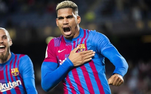 Anh tập luyện - Bóng Đá