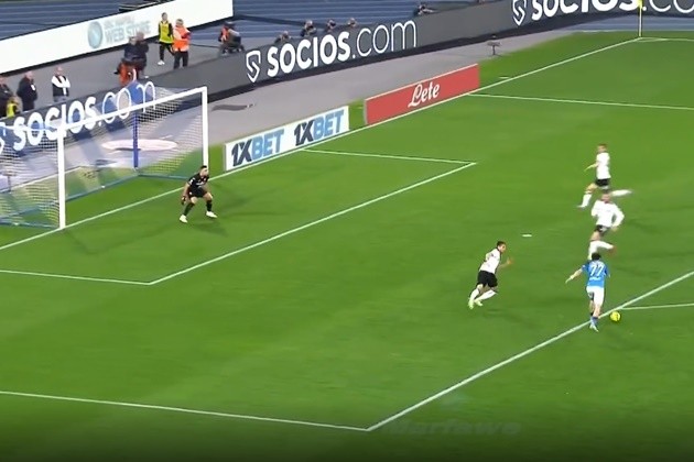 Courtois quay xe Real - Bóng Đá