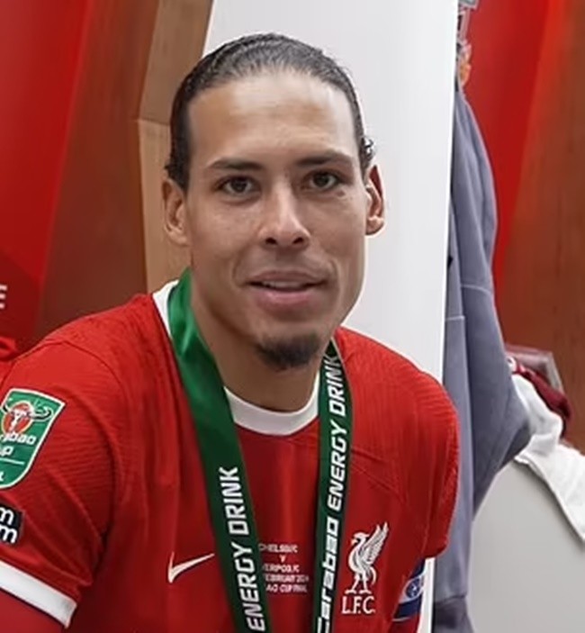 INSIDE LIVERPOOL'S DRESSING ROOM PARTY - Bóng Đá