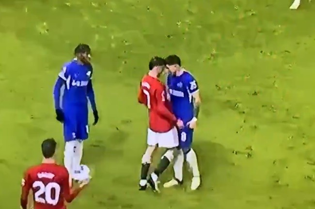 Mount đụng độ nảy lửa với Enzo - Bóng Đá