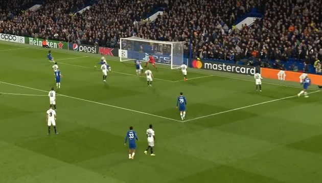 Courtois vs Cucurella - Bóng Đá