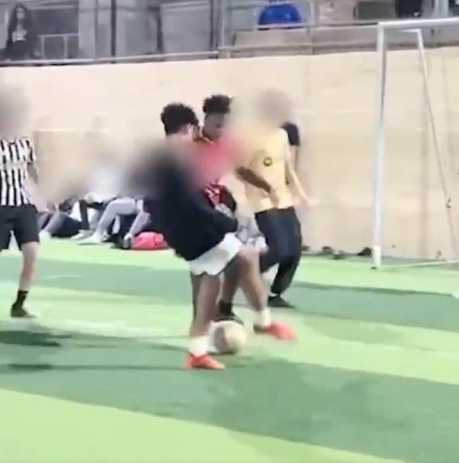 Watch Cristiano Ronaldo’s son Cristiano Jr, 13, nutmeg IShowSpeed TWICE - Bóng Đá