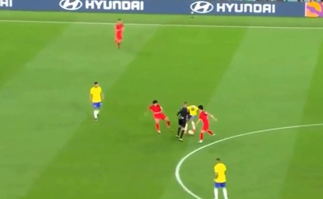 Trong một đêm, VAR gây phẫn nộ vì 3 sai lầm ngớ ngẩn - Bóng Đá