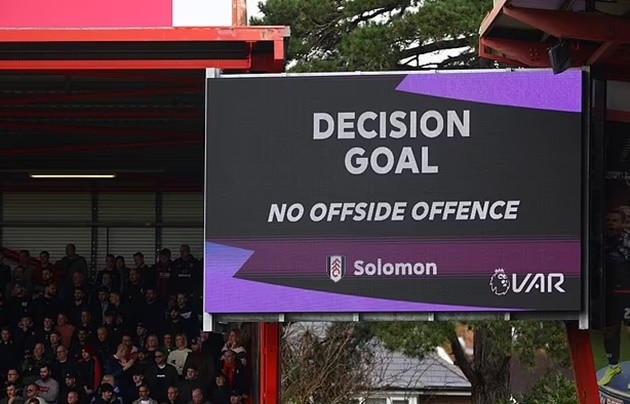 Premier League 'muốn bổ sung thêm BỐN camera VAR xung quanh mỗi khu vực phạt đền - Bóng Đá