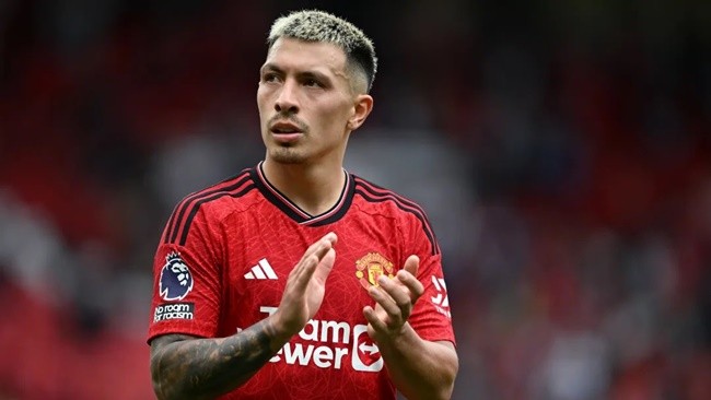 Lisandro Martinez will undergo surgery, Erik ten Hag confirms.  - Bóng Đá