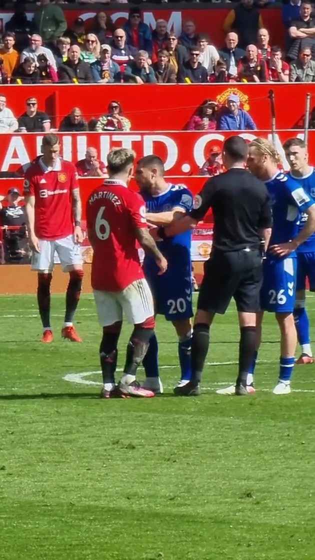 Martinez vs Maupay - Bóng Đá