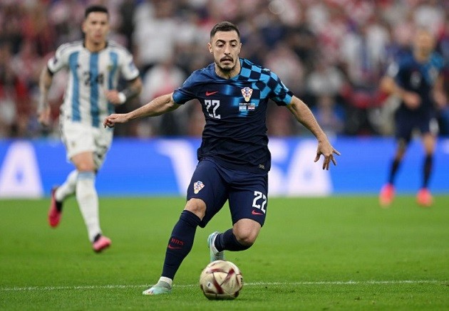 Mudryk vung chân tạo siêu phẩm, thể hiện thần thái hớp hồn - Bóng Đá