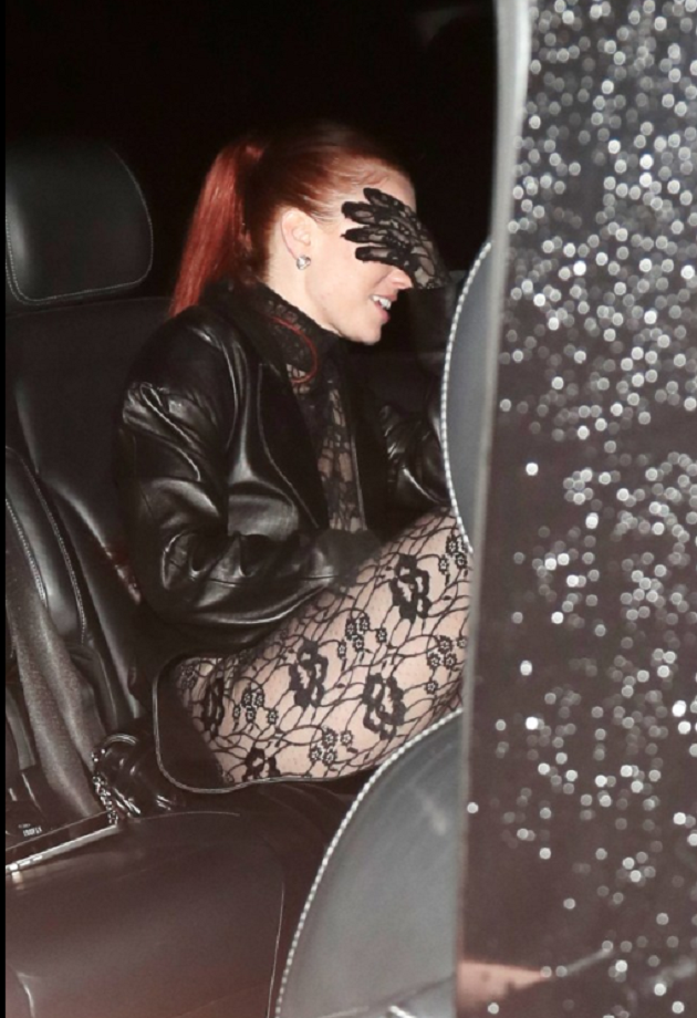 Cựu danh thủ Tam sư gây sốt khi diện đồ xuyên thấu - Bóng Đá