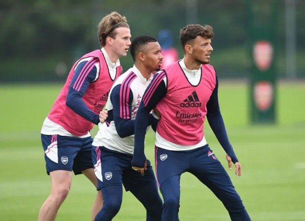 Mikel Arteta brings dog called ‘Win’ to Arsenal training to boost morale - Bóng Đá