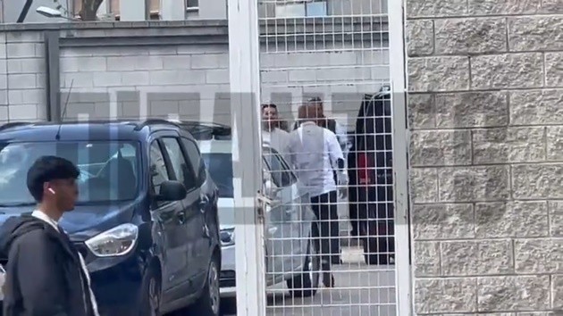 Jack Grealish wears £2k silk Dolce & Gabbana pyjamas - Bóng Đá