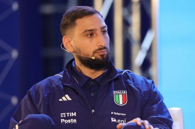 Sheffield United's teammates Vinicius Souza and Jack Robinson fought  - Bóng Đá