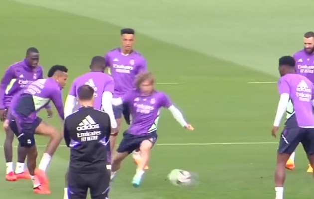 Vinicius nghỉ tập - Bóng Đá