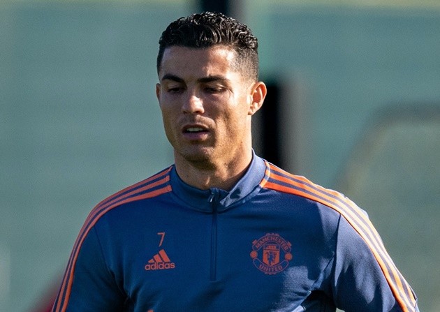 Cú huých đầu gối khiến Man Utd rợn tóc gáy - Bóng Đá