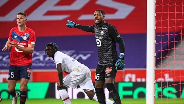 Kimpembe có pha tackle dính bóng ấn tượng - Bóng Đá