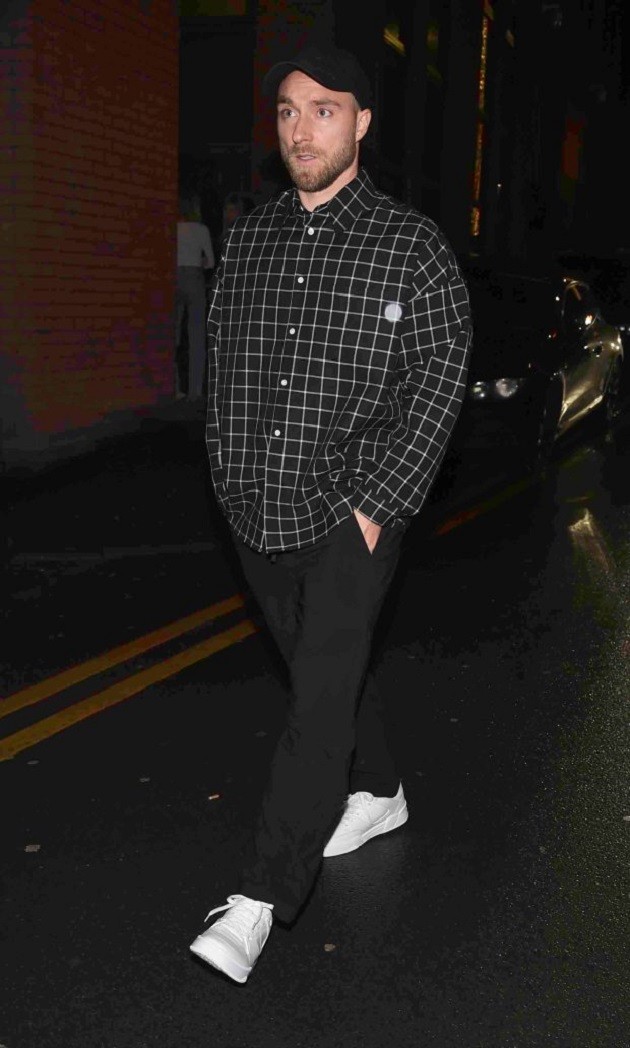 Man Utd stars enjoy trip to swanky celeb hotspot where seafood platter costs £1,000, but Rashford wisely stays away - Bóng Đá